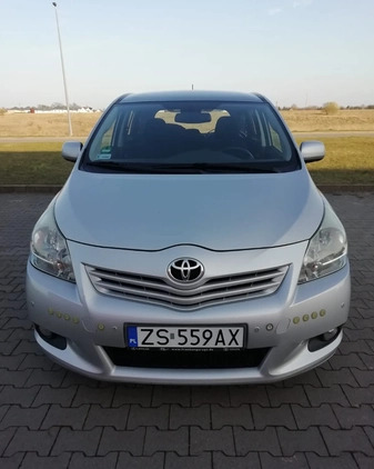 Toyota Verso cena 19000 przebieg: 284000, rok produkcji 2010 z Szczecin małe 46